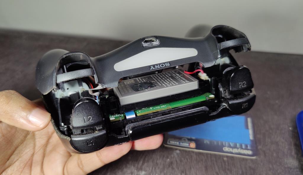 PS4-vezérlő elemcsere útmutató: Mentse el a DualShock 4-et a szeméttelepről
