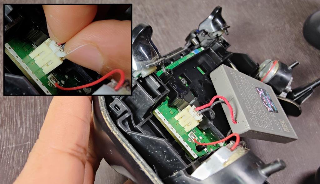 Sprievodca výmenou batérie ovládača PS4: Uložte svoj DualShock 4 zo skládky